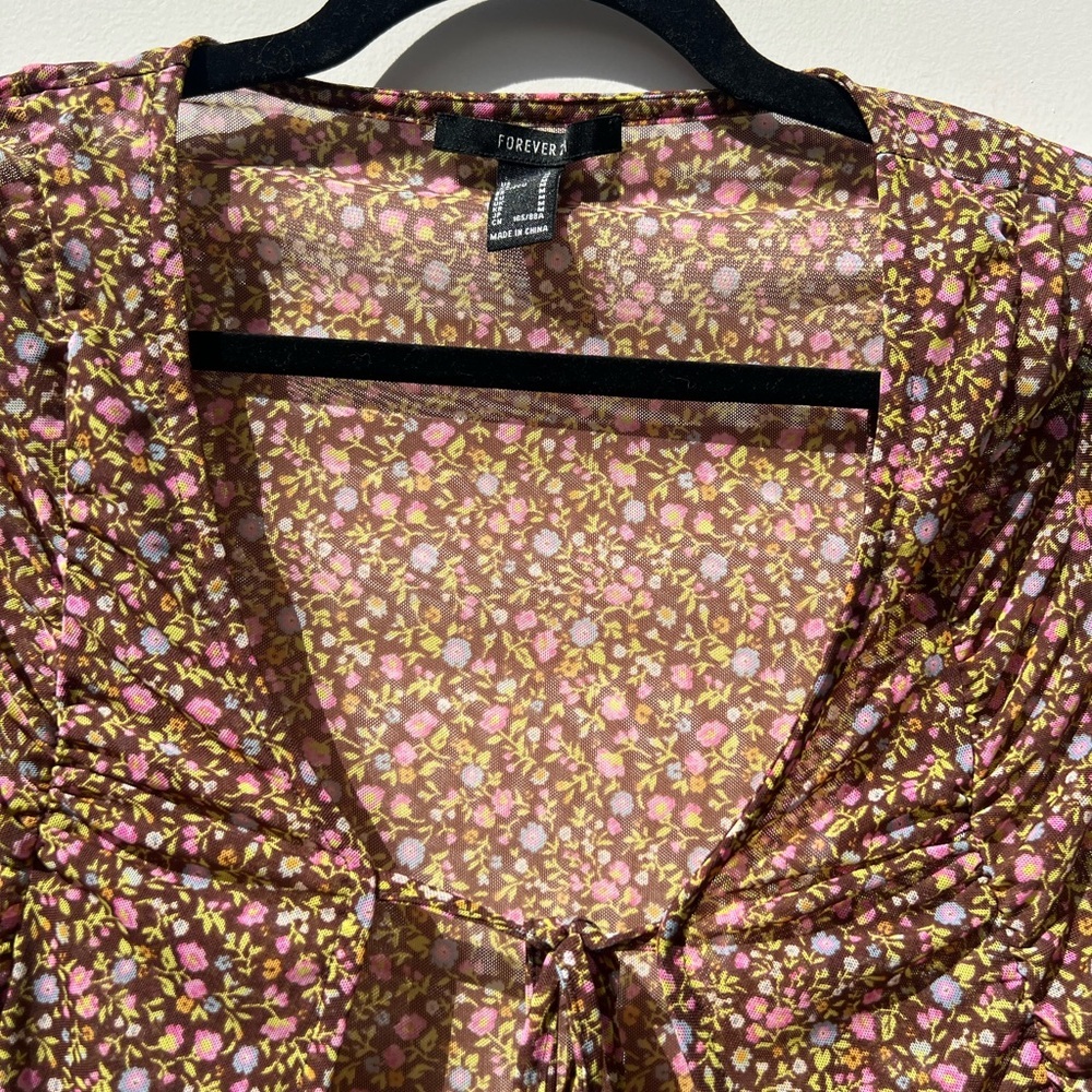 Forever 21 boho mesh floral long sleeve blouse with flounce sleeves & ruching - Picture 5 of 6